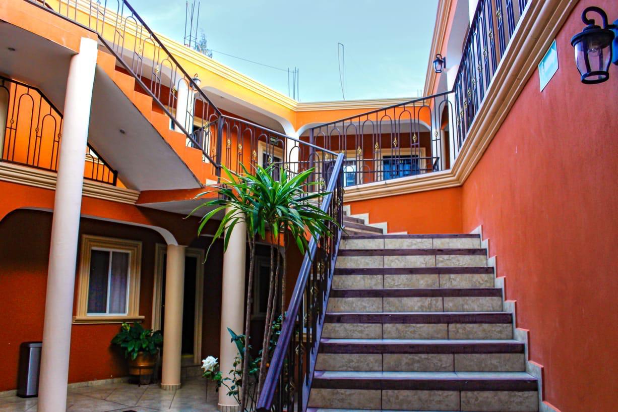 Escaleras y corredores